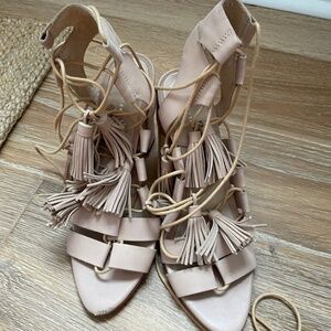 High heels with strings detail